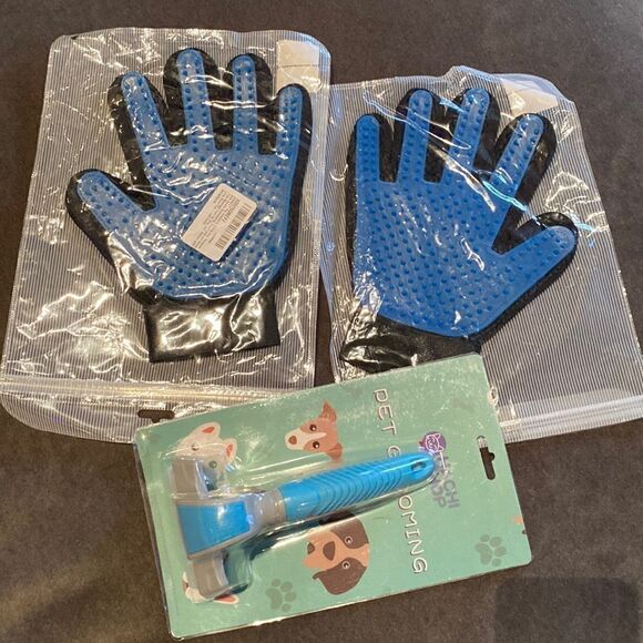 Pet Grooming Bundle Dogs & Cats Deshedding Gloves (L&R) and Deshedding Comb NEW - Picture 1 of 5